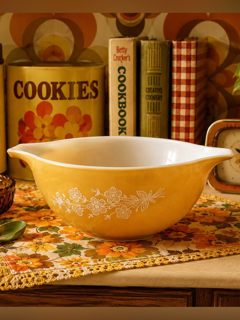 Vintage Pyrex Butterfly Gold #441 Cinderella Mixing Bowl 750 mL Yellow White
